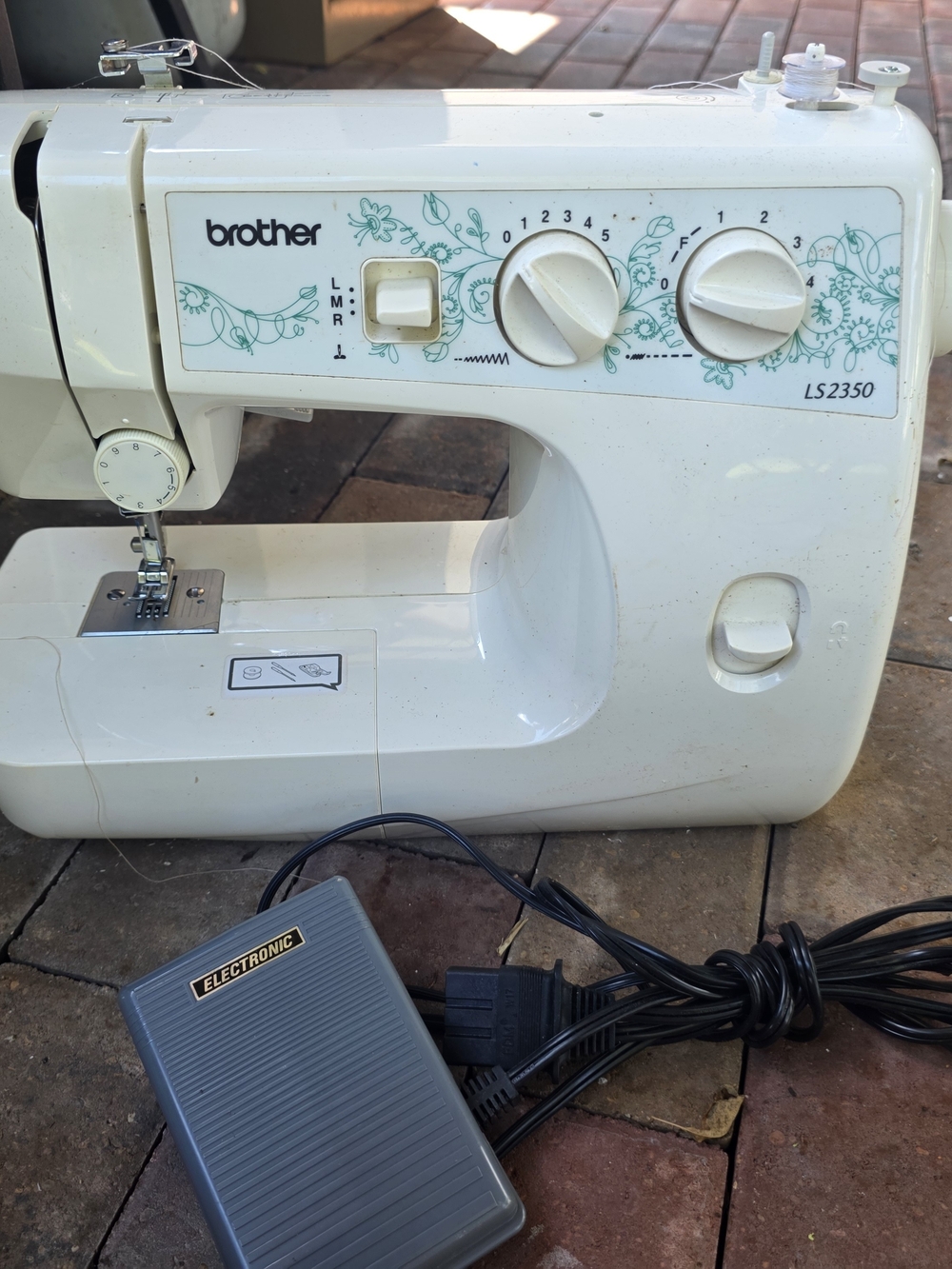 Brother LS2350 White Sewing Machine with Foot Pedal